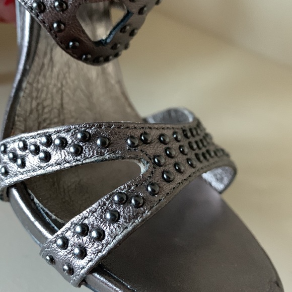 Woman’s shoe pewter - Picture 4 of 8